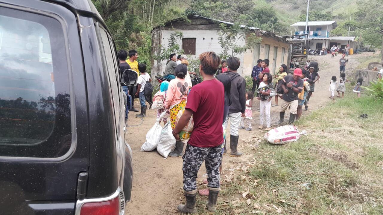 Entre los indígenas desplazados de la vereda El Palmar de Frontino, Antioquia, hay niños y mujeres embarazadas. Foto: Alcaldía de Frontino.