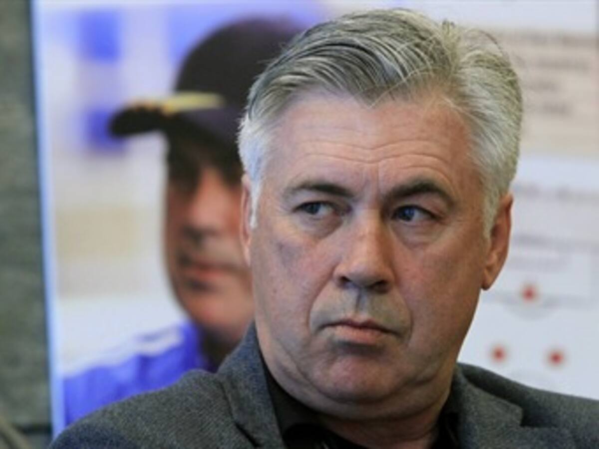 Carlo Ancelotti presentó su libro "Mi árbol de Navidad"