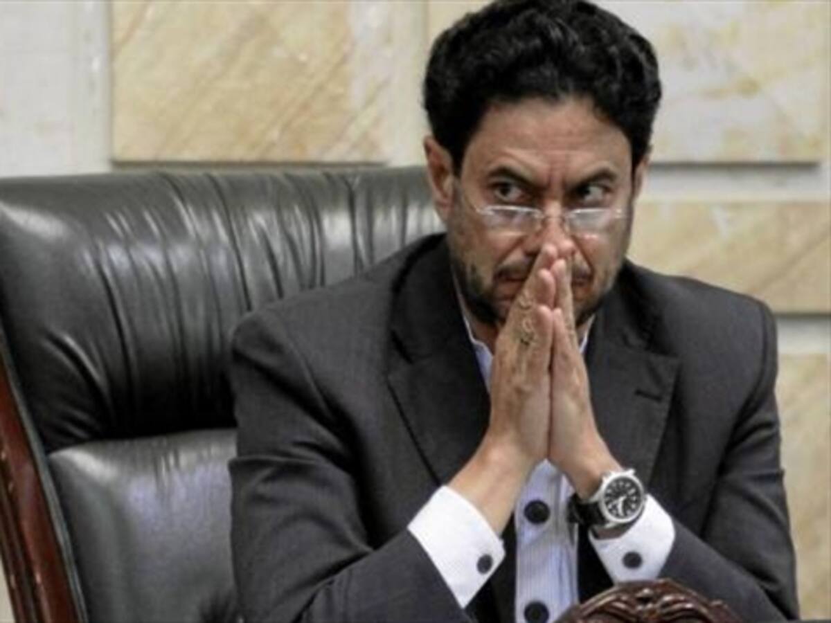 Acusan a Iván Cepeda de hacer politiquería barata con ascensos militares