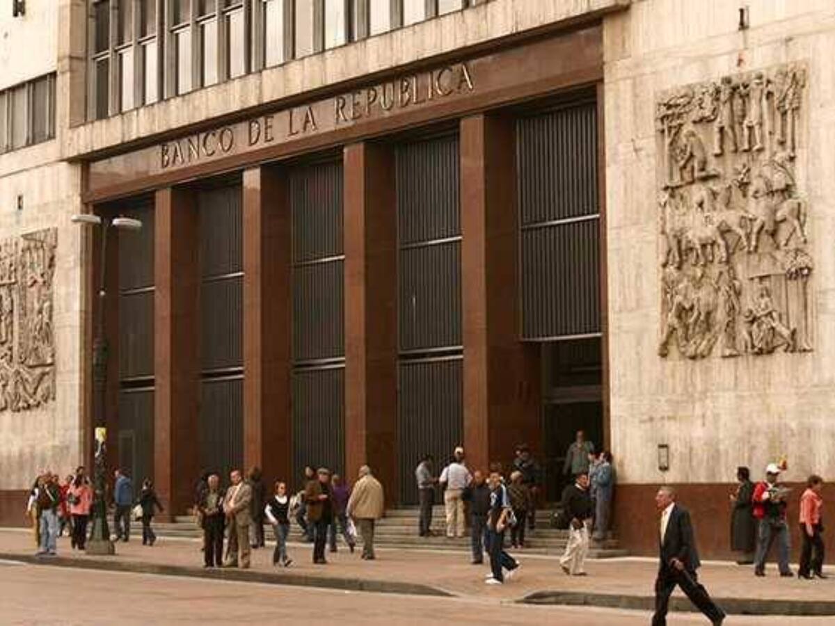 “Espero que BanRep tome una decisión más acertada”: Superfinanciero por tasas de interés