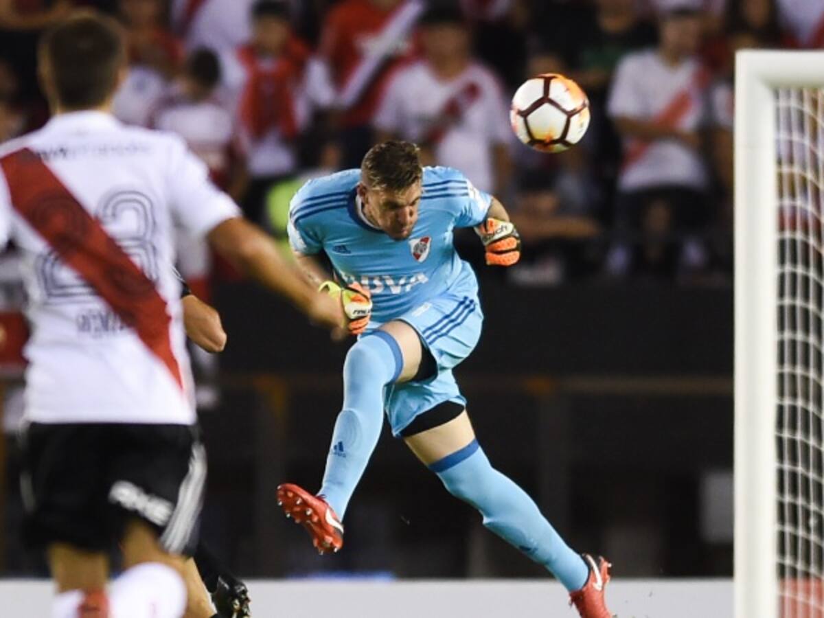 Armani vuelve a ser figura con River y la prensa lo pide para el Mundial