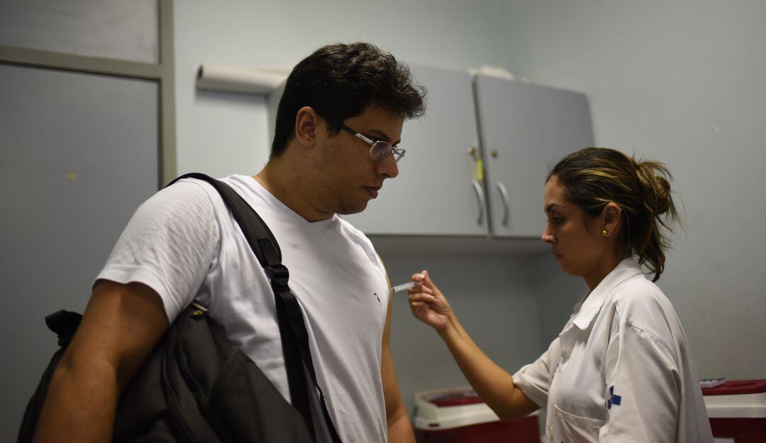 "Debemos garantizar que todas las personas, también los inmigrantes indocumentados, reciban acceso a una vacuna", dijo la secretaria de prensa de la Casa Blanca, Jen Psaki, 