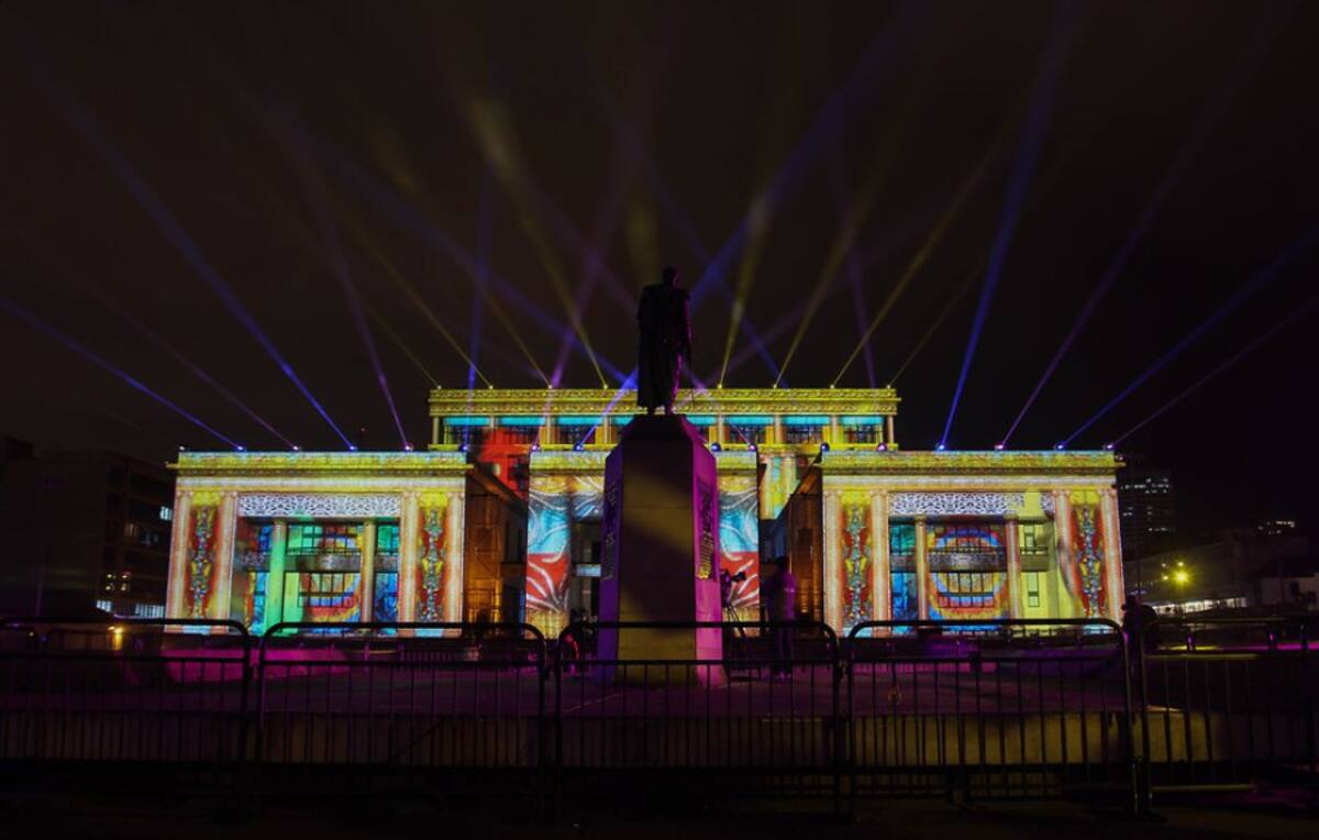 Los interesados podrán disfrutar del montaje del evento, que incluye el conocido video mapping, el cual proyecta una imagen o animación en movimiento sobre fachadas. El show también contará con iluminación y música, y estará en la ciudad, diariamente, hasta el próximo viernes 23 de diciembre.