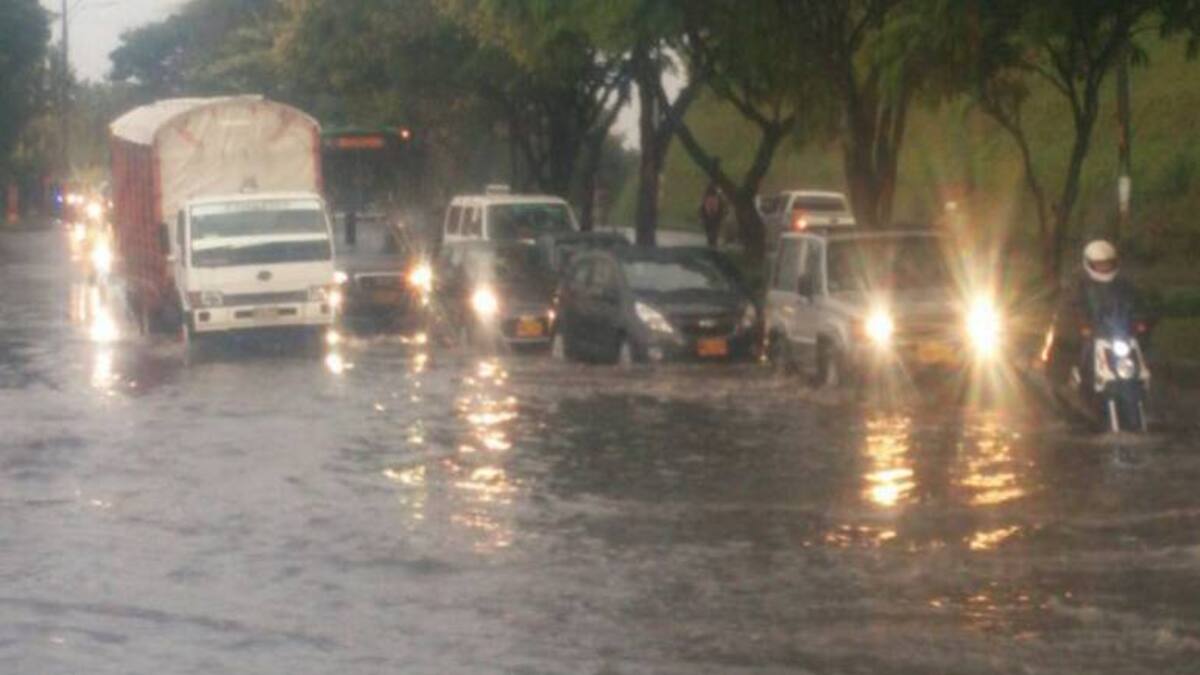 Casas y calles inundadas en Pereira por descuido de los ciudadanos