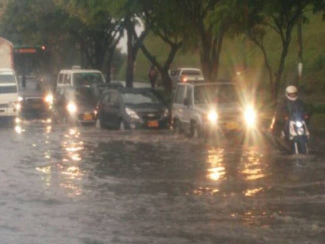 Casas y calles inundadas en Pereira por descuido de los ciudadanos