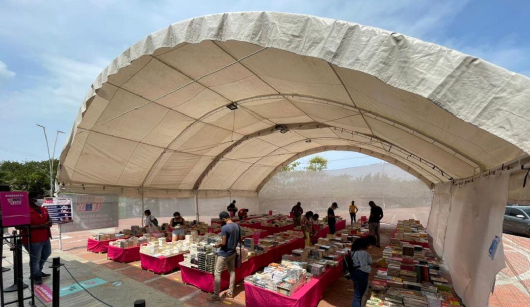 El Gran Outlet de Libros está ubicado en el centro comercial Mall Plaza