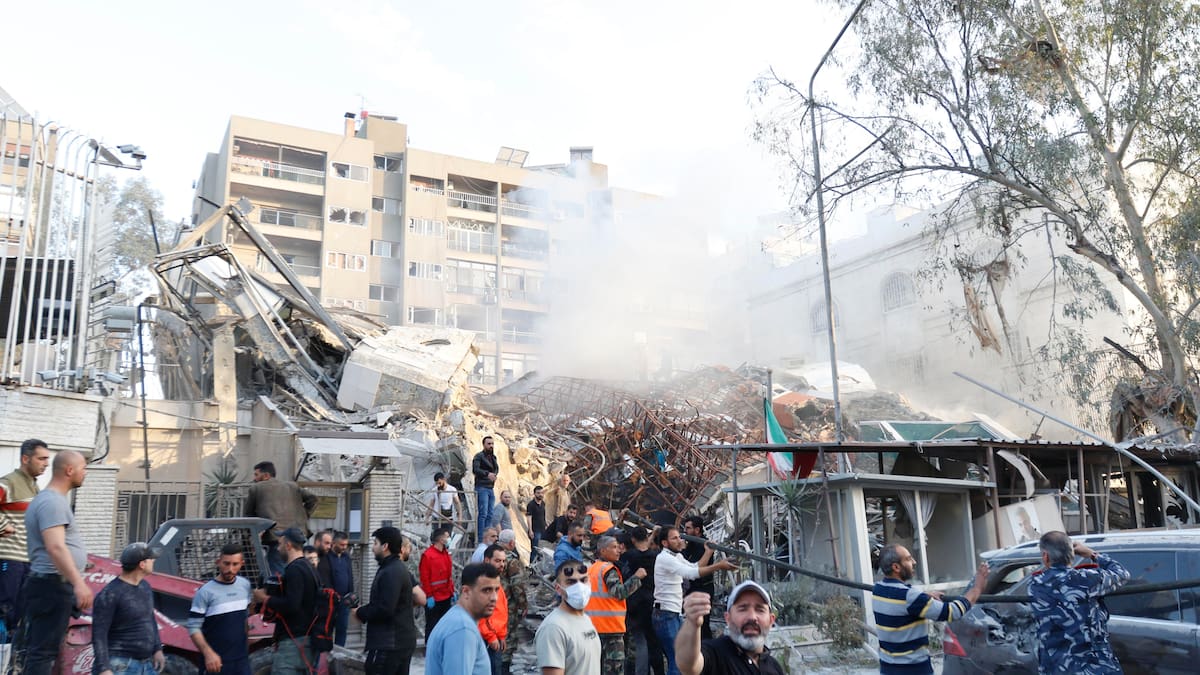 Atentado israelí contra embajada de Irán deja a siete Guardianes de la Revolución muertos