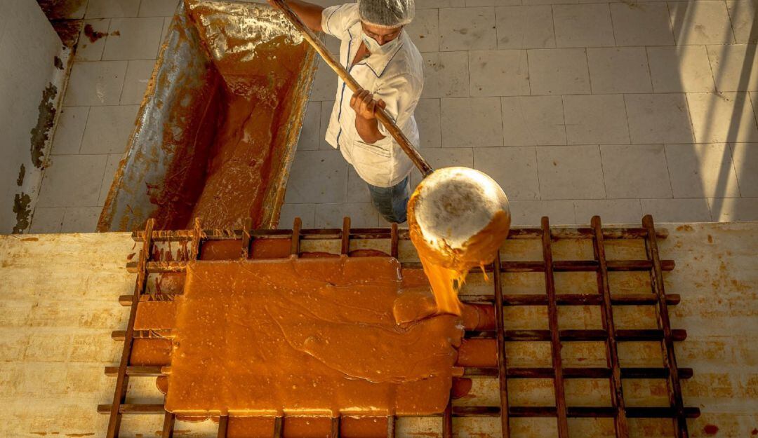 Panela huilense con rumbo al exterior.