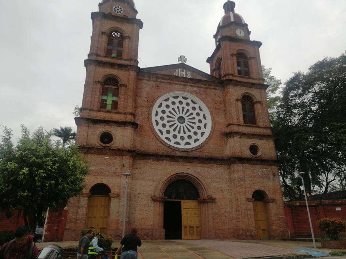 Vigilan iglesia tras robo masivo con cuchillo