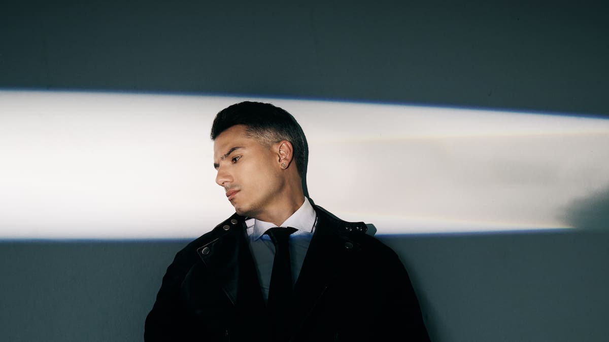 Pipe Bueno estrena ‘Qué Más’, una de las canciones de su álbum ‘Aquí Estoy Yo’