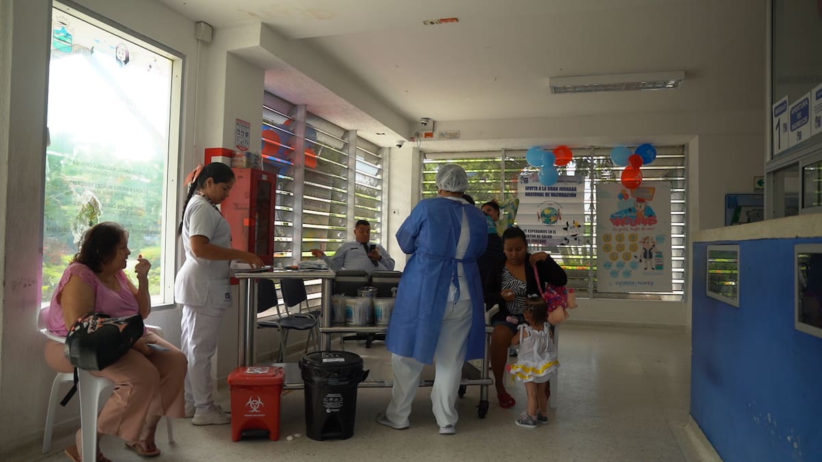 Baja asistencia a la vacunación contra el dengue preocupa a las autoridades de salud en Neiva