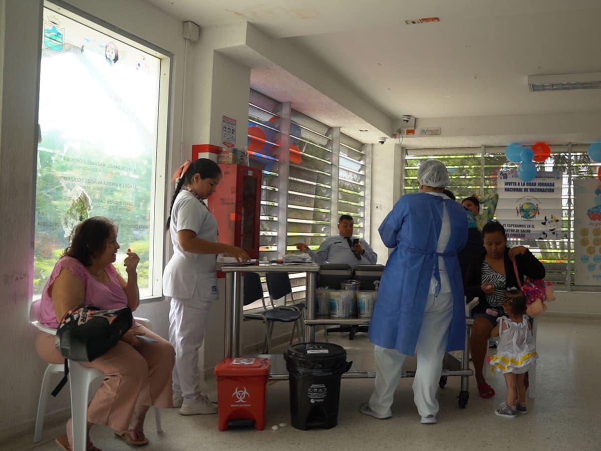 Baja asistencia a la vacunación contra el dengue preocupa a las autoridades de salud en Neiva