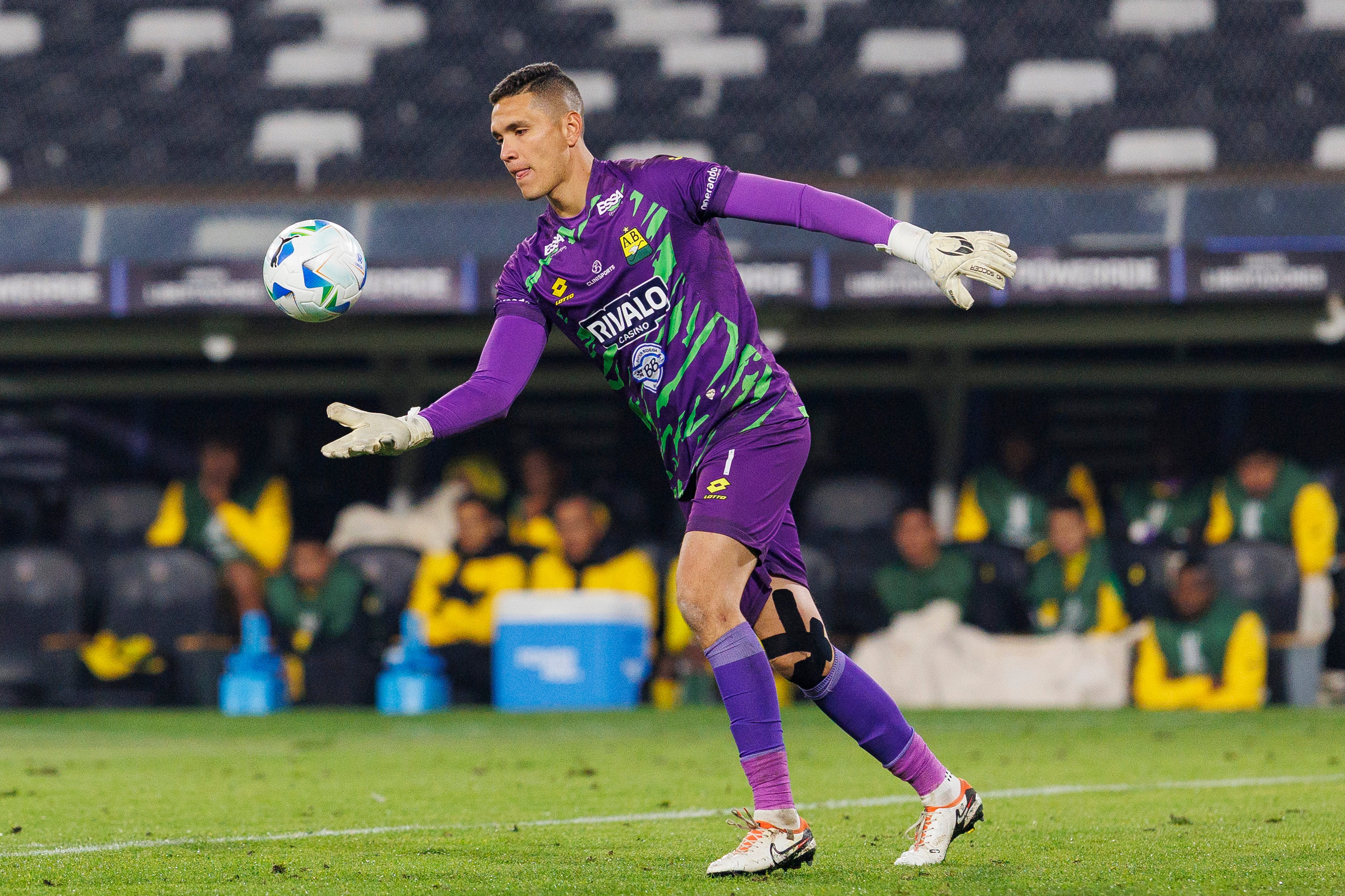SANTIAGO, CHILE - MAY 29: Goalkeeper Aldair Quintana of Bucaramanga looks to bring the ball down during the Copa CONMEBOL Libertadores 2025 match between Colo Colo and Atletico Bucaramanga at Estadio Monumental David Arellano on May 29, 2025 in Santiago, Chile. (Photo by Paulina Silva/Eurasia Sport Images/Getty Images)