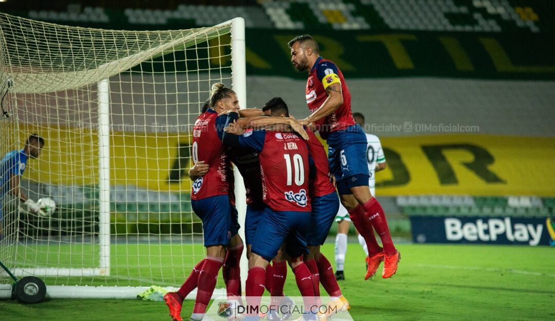 Los jugadores del América festejan la clasificación de Medellín a la final de la Copa Colombia.