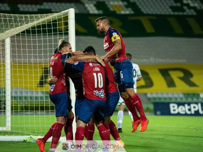 Los jugadores del América festejan la clasificación de Medellín a la final de la Copa Colombia.