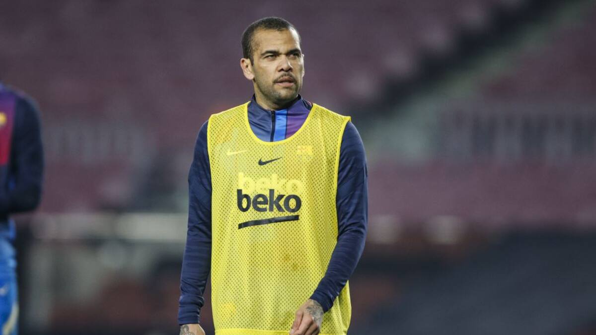 Dani Alves da positivo al COVID-19 en el Barça: Hay otro jugador contagiado
