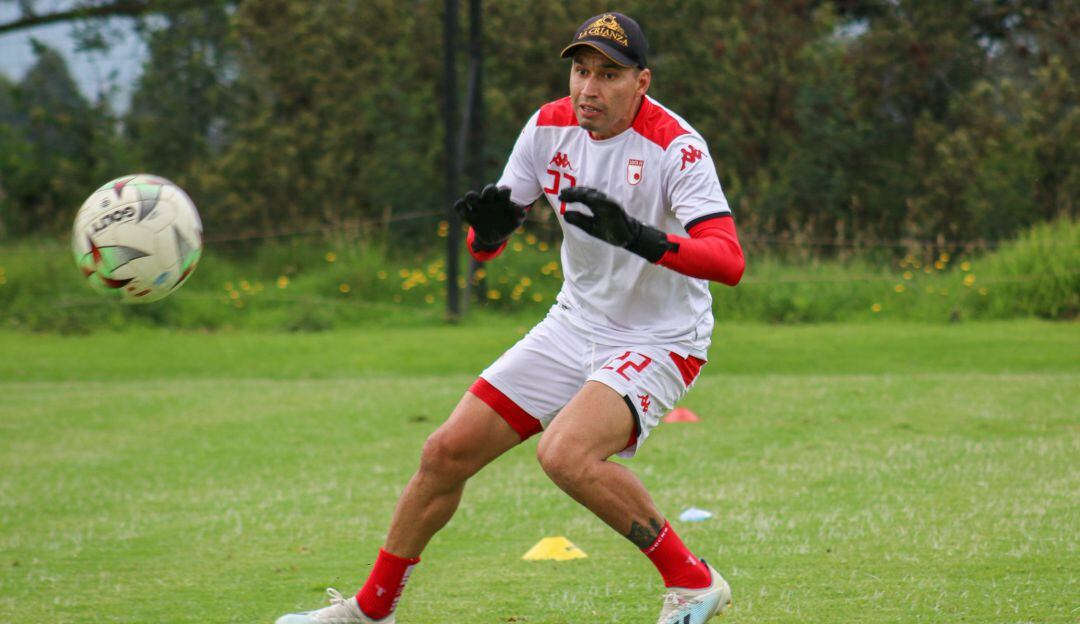 Leandro Castellanos reaparece en el equipo tras recuperarse de una apendicitis.