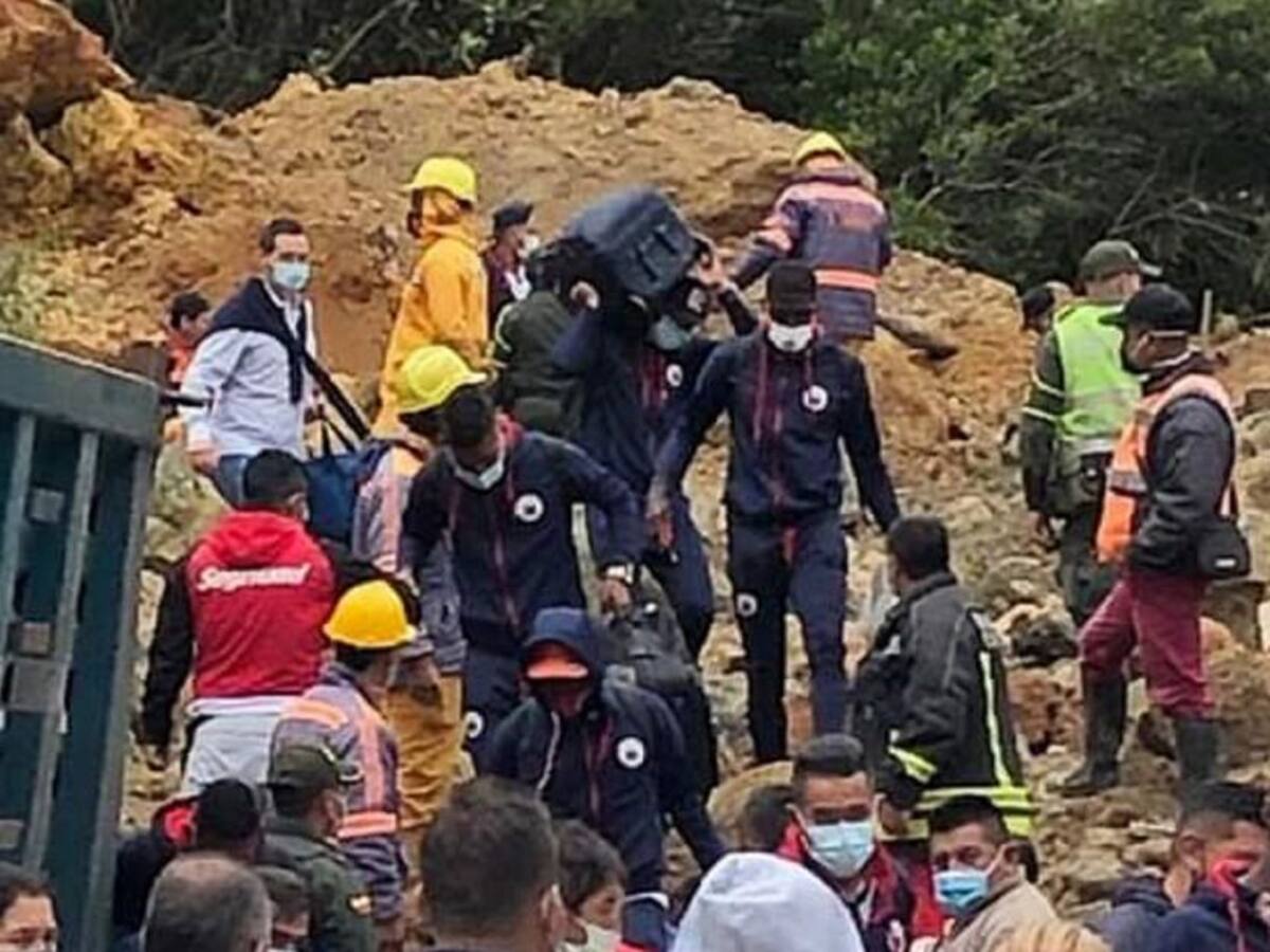 Jugadores del Pasto tuvieron que hacer transbordo en medio de derrumbe