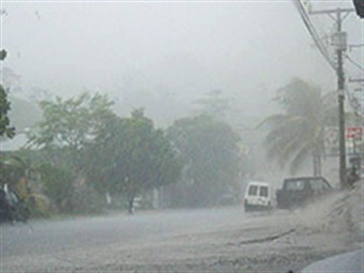 Vendavales azotan a Barranquilla y Cartagena
