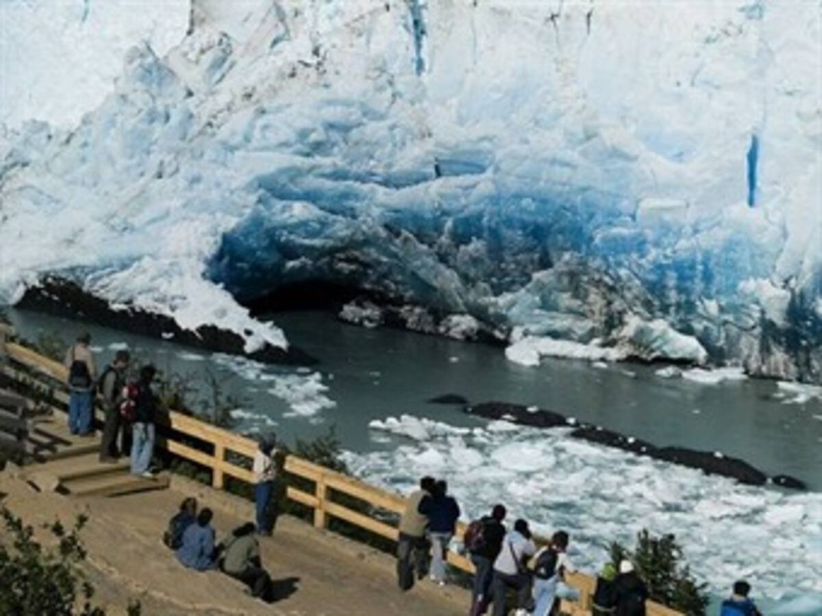 El Majestuoso glaciar Perito Moreno inició su proceso de ruptura