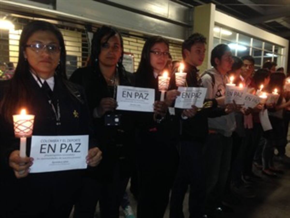 Plantón en estación de Ricaurte en rechazo a muerte de hincha de Nacional