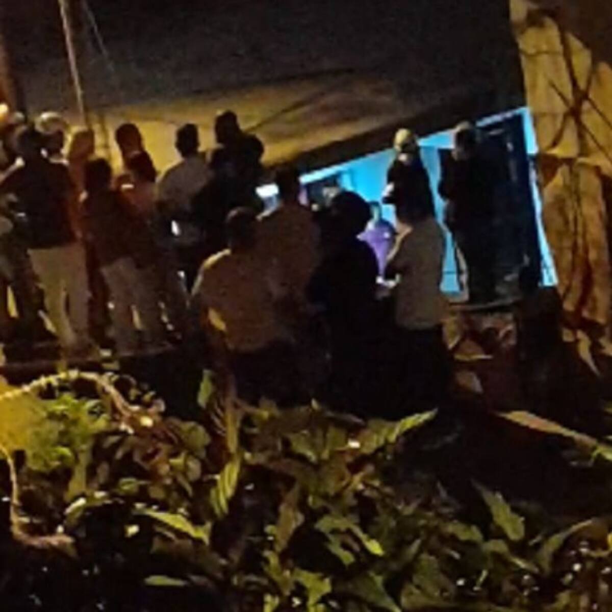 Conductor en aparente estado de embriaguez chocó el carro contra una casa