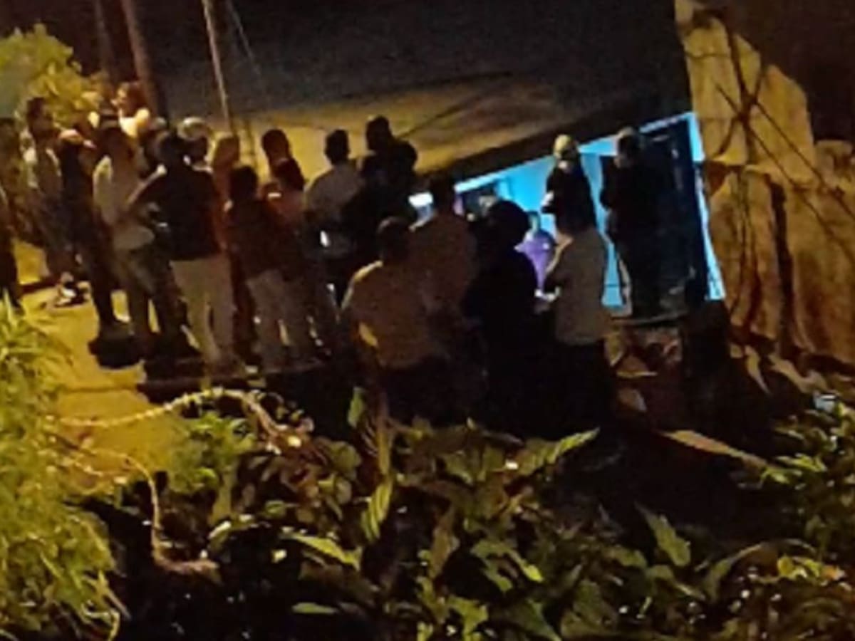 Conductor en aparente estado de embriaguez chocó el carro contra una casa