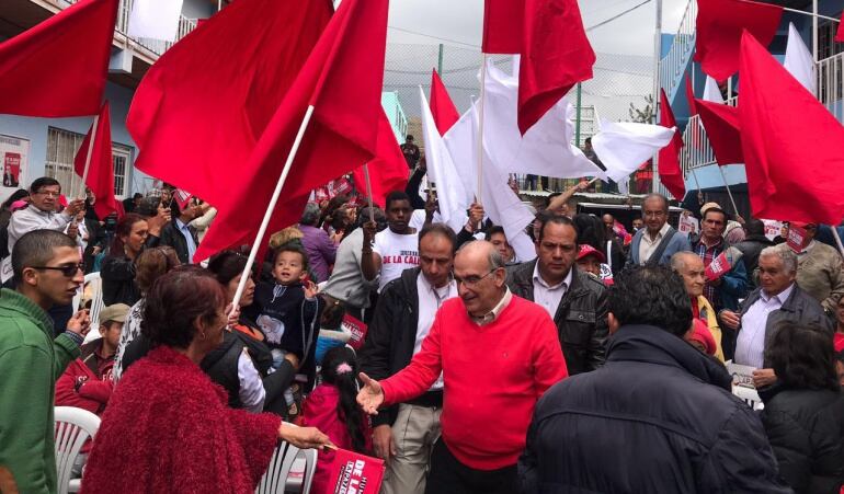 Humberto de La Calle en medio de su campaña presidencial 