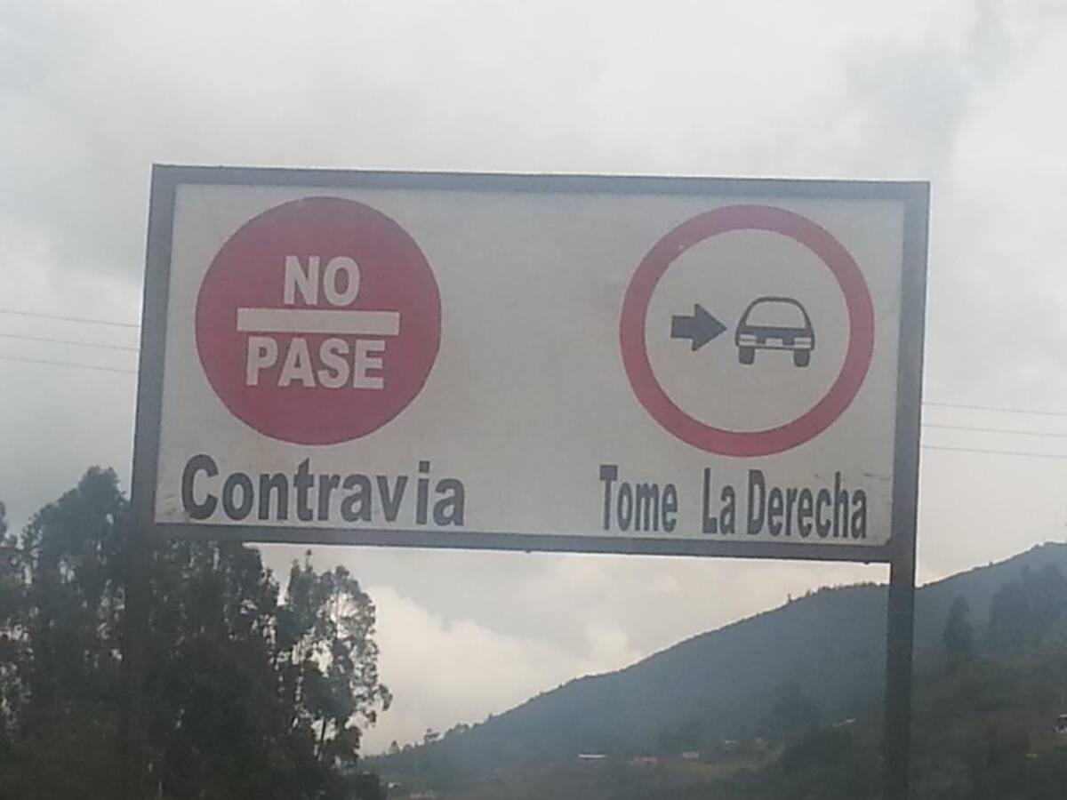 Imágenes tomadas por Caracol Radio o cortesía de la Gobernación de Boyacá que muestran las "trabas" en la movilidad por la demora en las obras, que generan calzadas sencillas en varios tramos de la carretera.