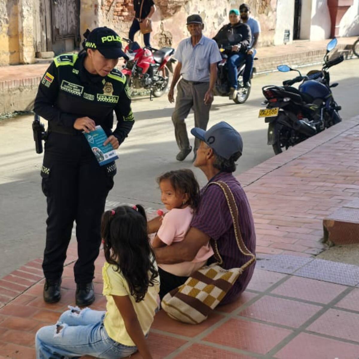 Policía de Bolívar lanza estrategia puerta a puerta contra la deserción escolar en 34 municipios