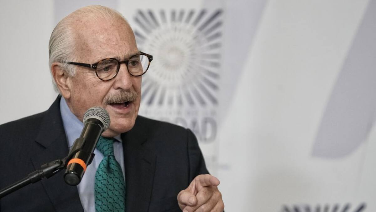 Pastrana propone a Santos debate público sobre financiación de campañas