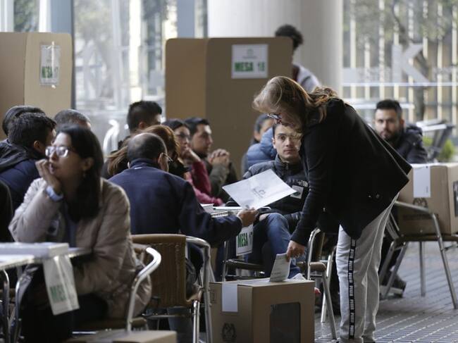 En total, 36.421.026 ciudadanos, 18.819.136 mujeres y 17.601.890 hombres, están habilitados para votar en Colombia.
