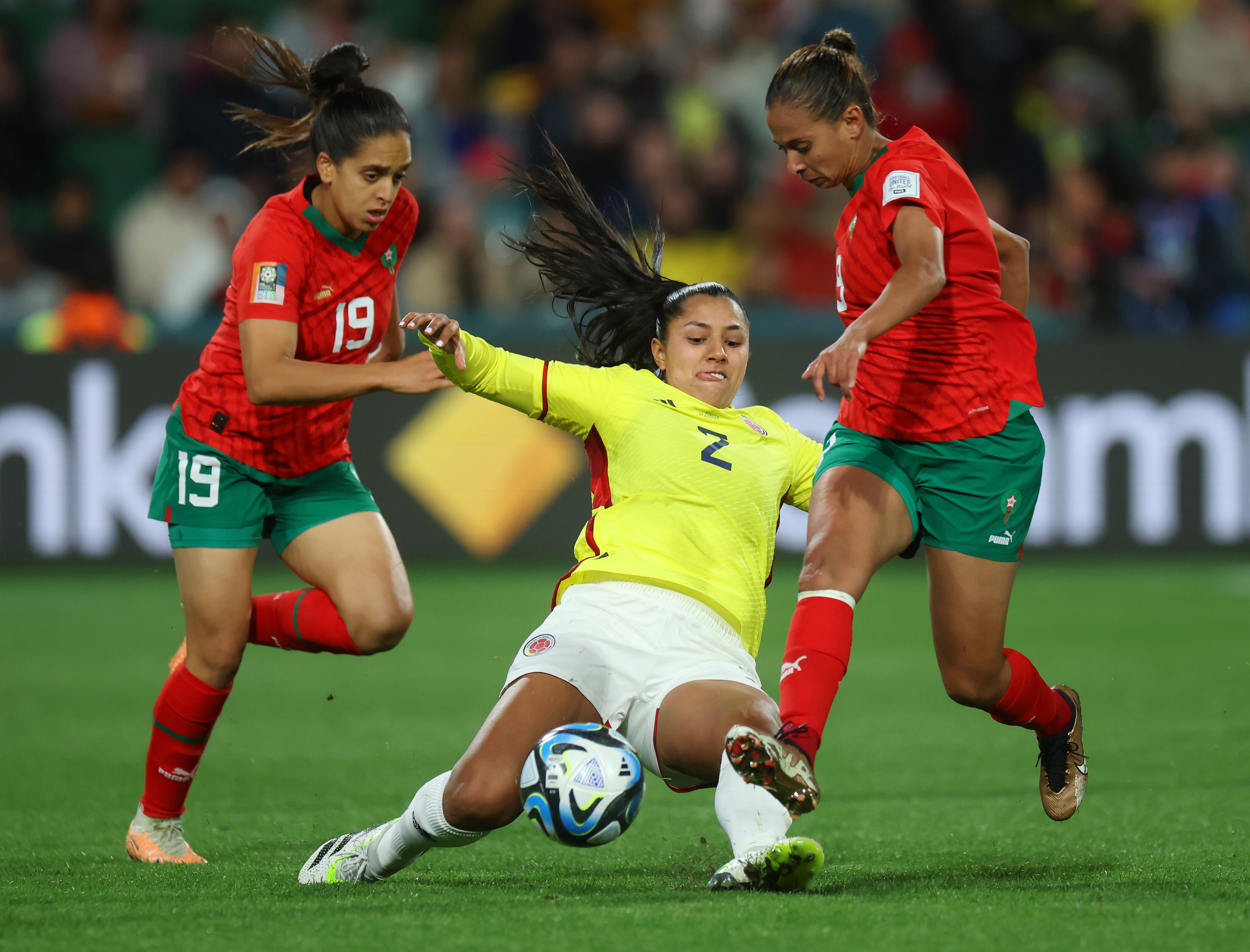 Manuela Vanegas y la falta que le costó la cartulina amarilla. (Photo by Alex Grimm - FIFA/FIFA via Getty Images)