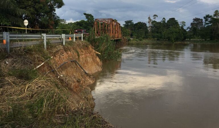 Socavación en el río Catatumbo que genera riesgo de colapso en el puente que comunica a Tibú