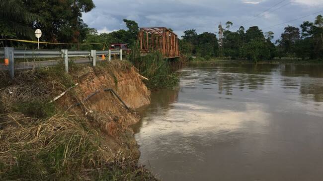 Socavación en el río Catatumbo que genera riesgo de colapso en el puente que comunica a Tibú