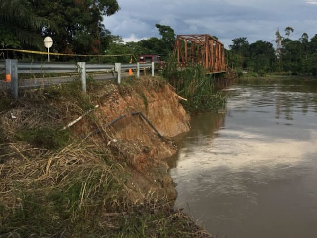 Socavación en el río Catatumbo que genera riesgo de colapso en el puente que comunica a Tibú