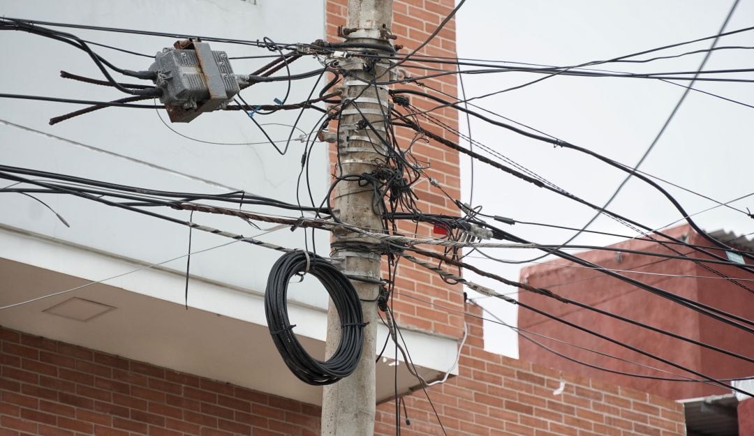 Telarañas en postes de Barranquilla