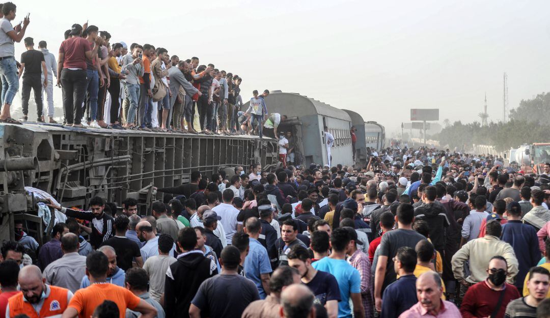 Los egipcios insisten en que los constantes accidentes se deben a la falta de la renovación de las vías ferroviarias.