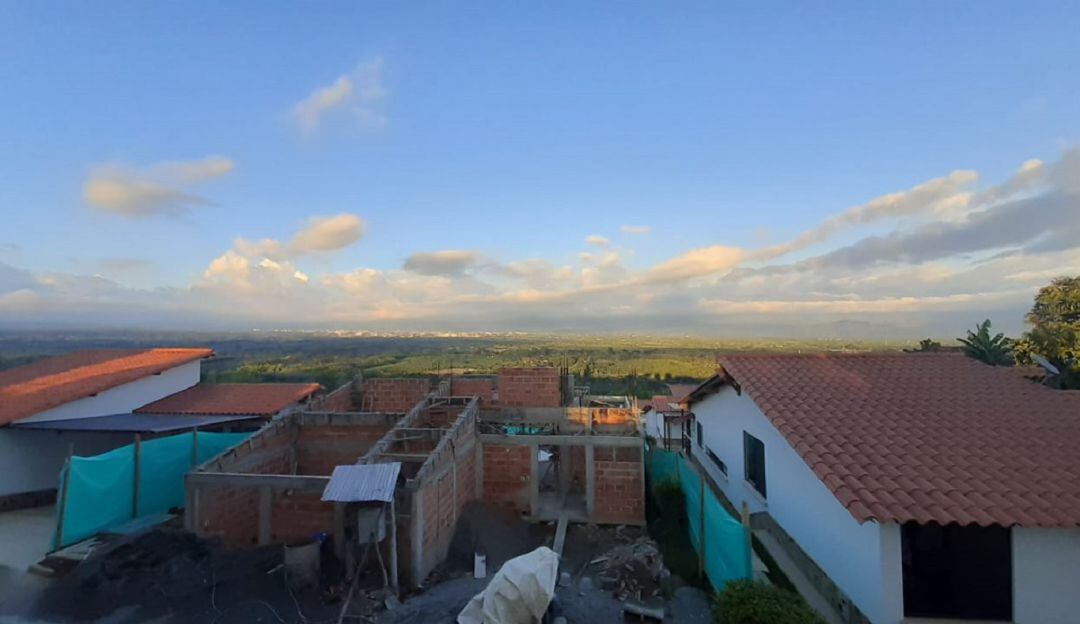 Desde el corregimiento de Pueblo Tapao al fondo la ciudad de Armenia