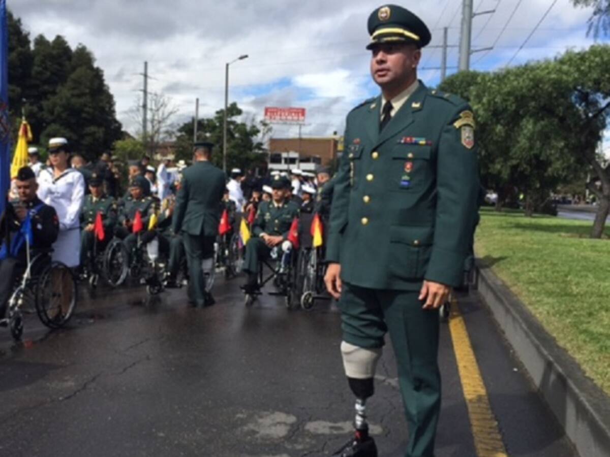 Un mayor víctima de explosivos ahora le salva la vida a sus compañeros