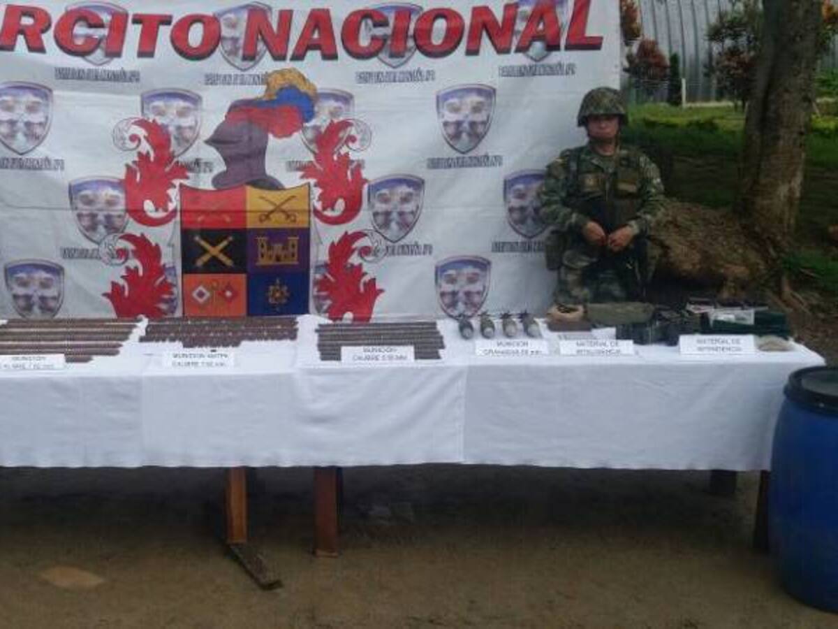 Descubren caletas con material de guerra en el Huila