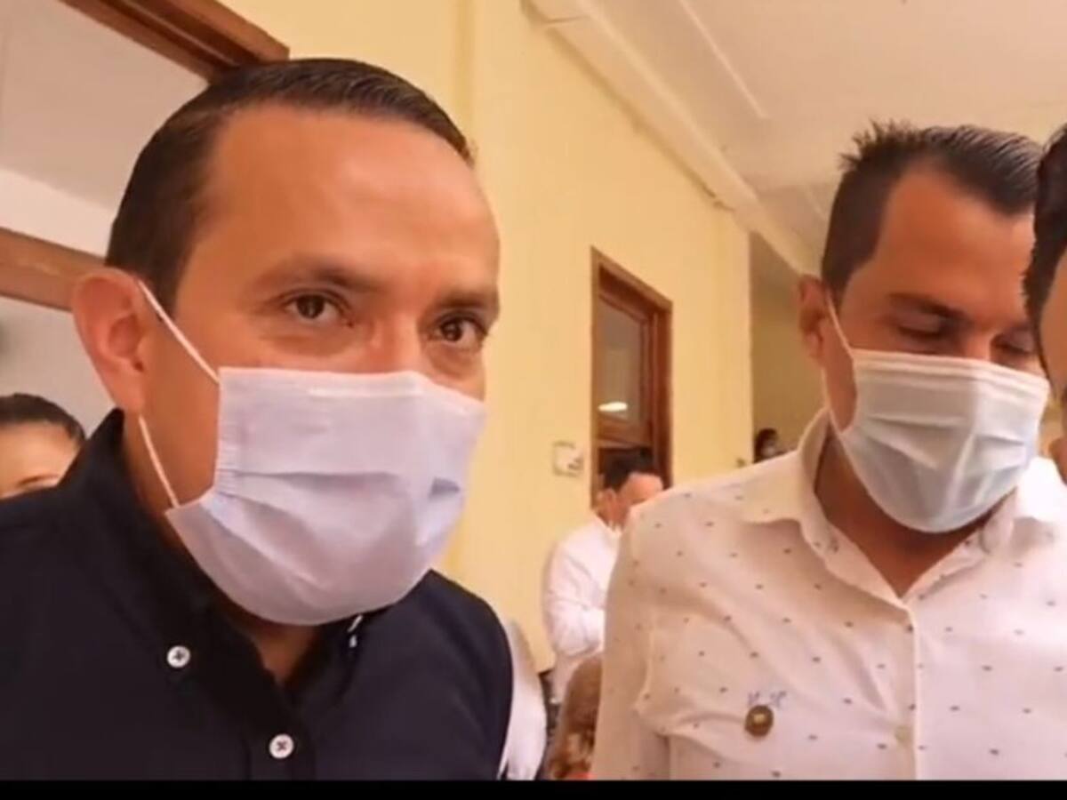 VIDEO: Diputado irrumpe en cumpleaños de gobernador