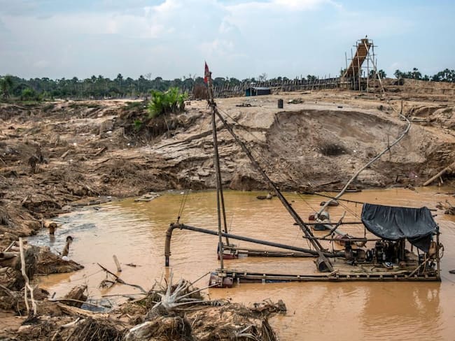 Mineros de oro aumentan los riesgos en la Amazonía