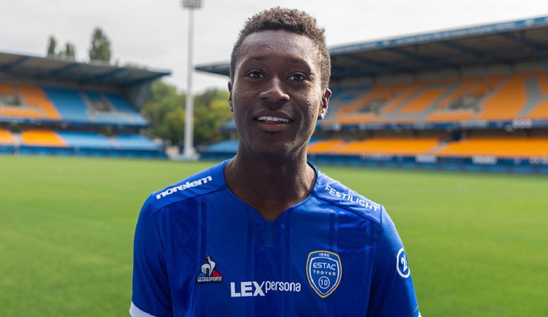 Marlos Moreno fue anunciado como nuevo jugador del Troyes.