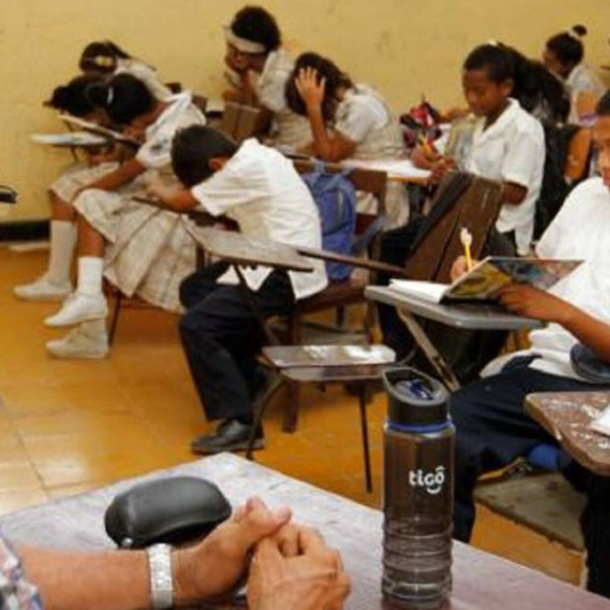 Grupo de docentes en Cartagena investigados por desempeñar más de un cargo público