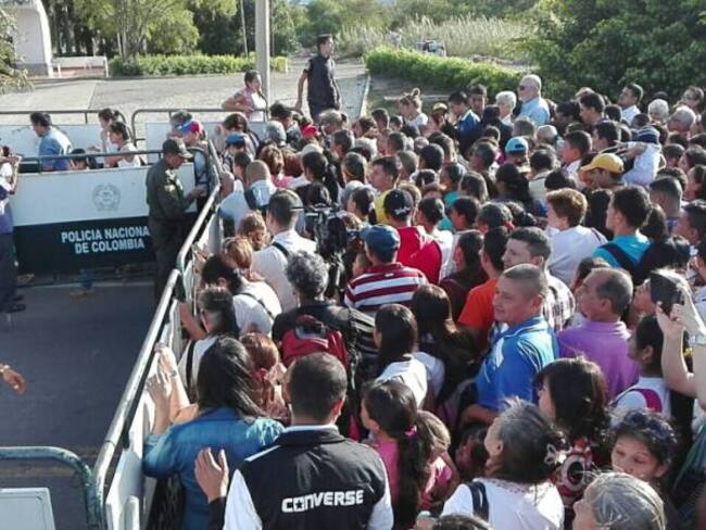 Colombia permitirá entrada de venezolanos a comprar víveres este domingo