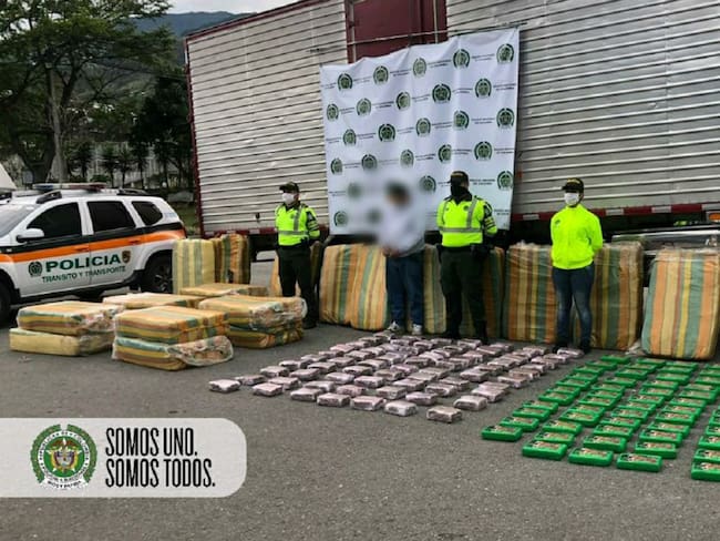El camión de una reconocida empresa transportaba cerca de cien kg de droga