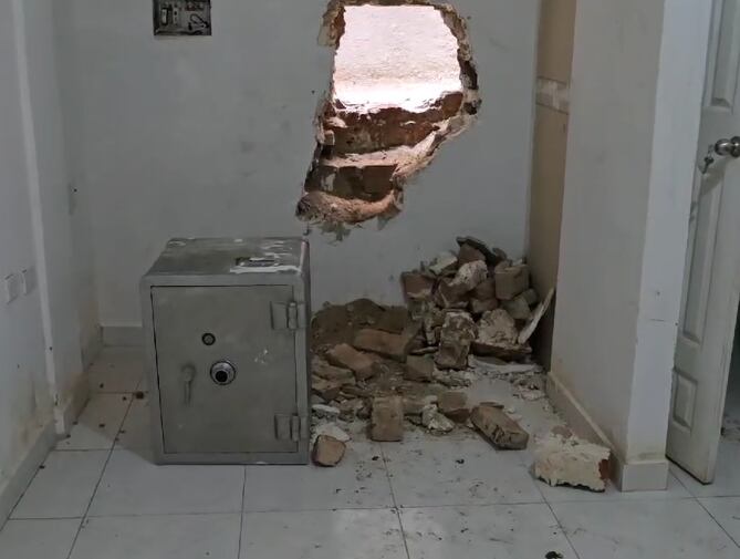 Lado del local utilizado para abrir la pared que colinda con el banco