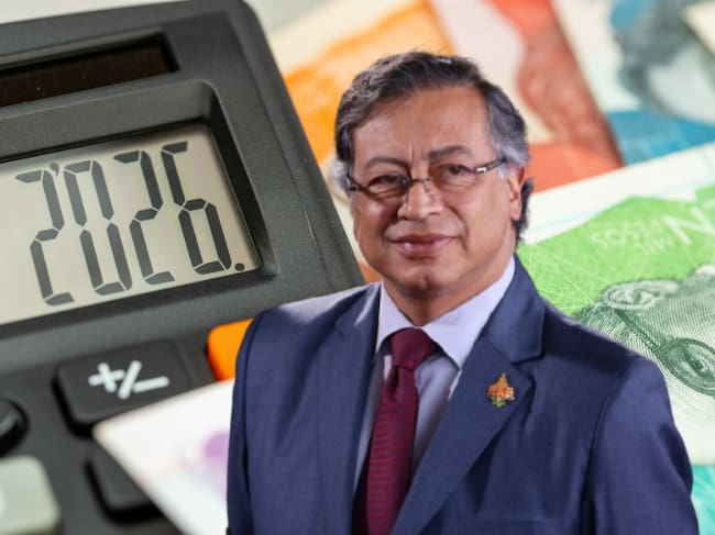 Imagen de referencia | Pesos colombianos y calculadora - Gustavo Petro: Getty Images.