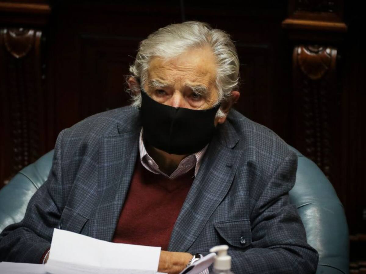 José Mujica renuncia al Senado: Amo la política, pero más amo la vida